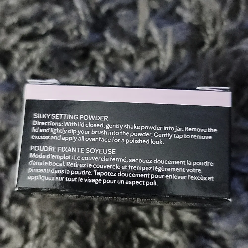 💗NIB Mary Kay Silky Setting Powder: Light - Medium Ivory💗